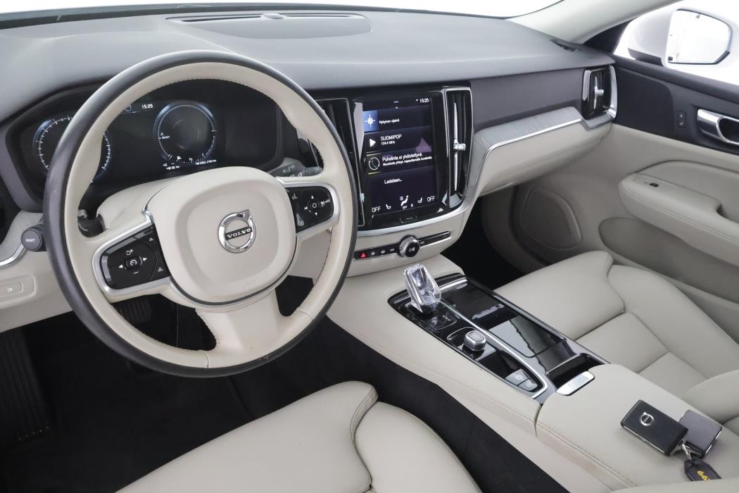 VOLVO V60 2022