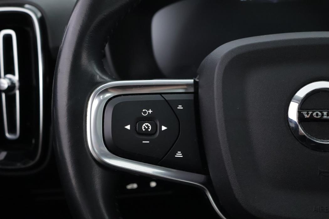 VOLVO XC40 2021