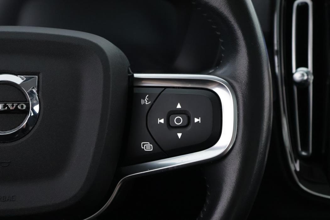 VOLVO XC40 2021