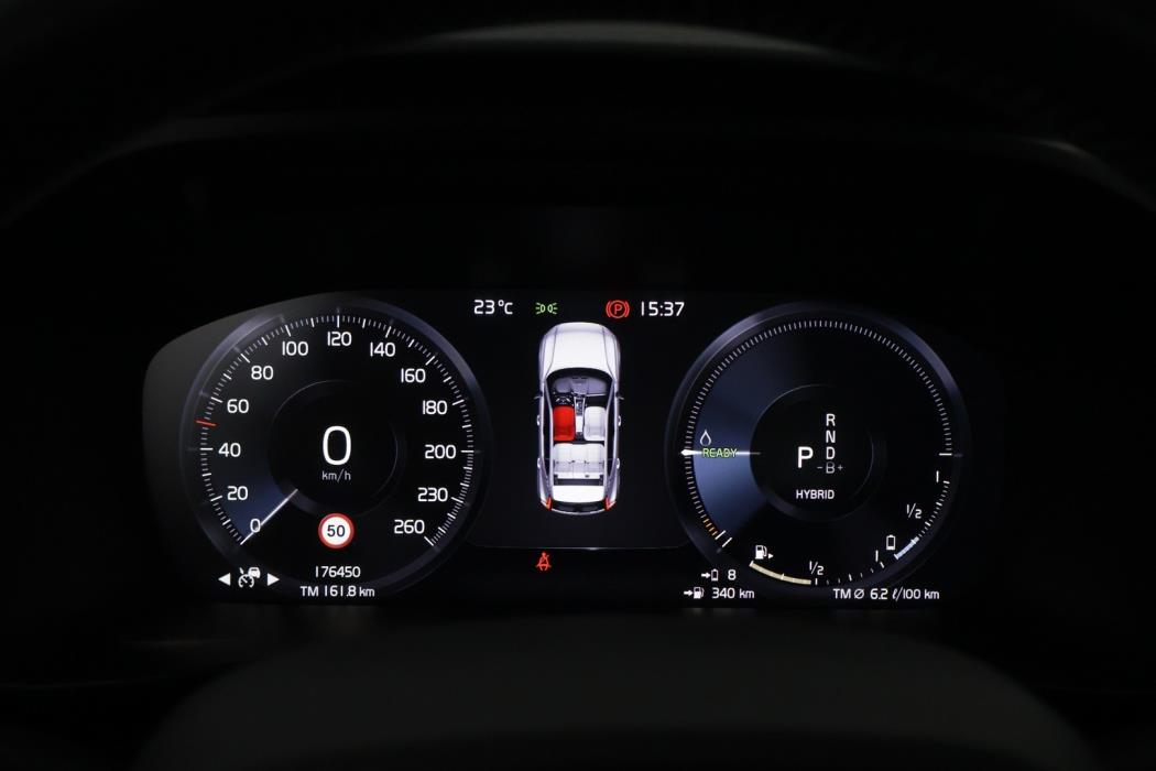 VOLVO XC40 2021