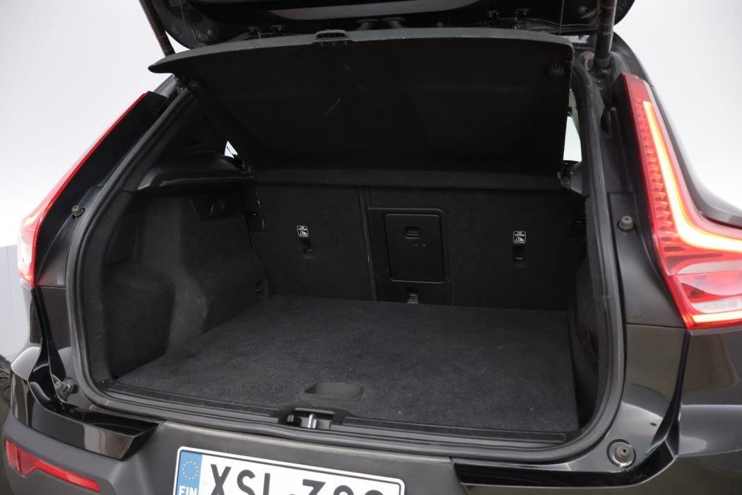 VOLVO XC40 2021