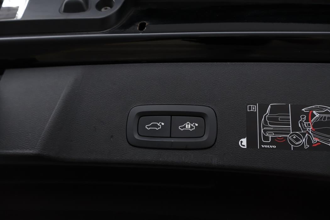 VOLVO XC40 2021