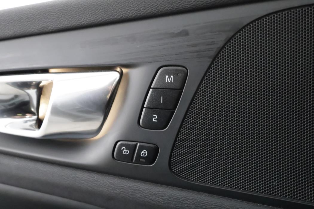 VOLVO V60 2024