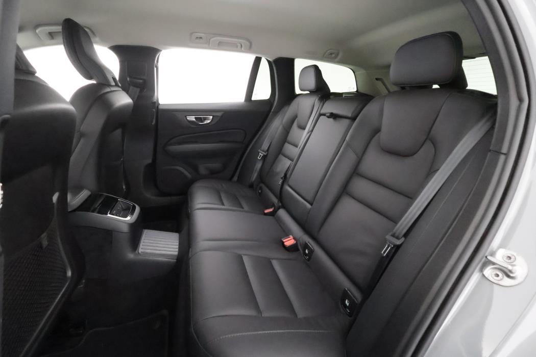 VOLVO V60 2024