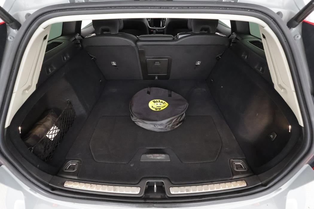 VOLVO V60 2024