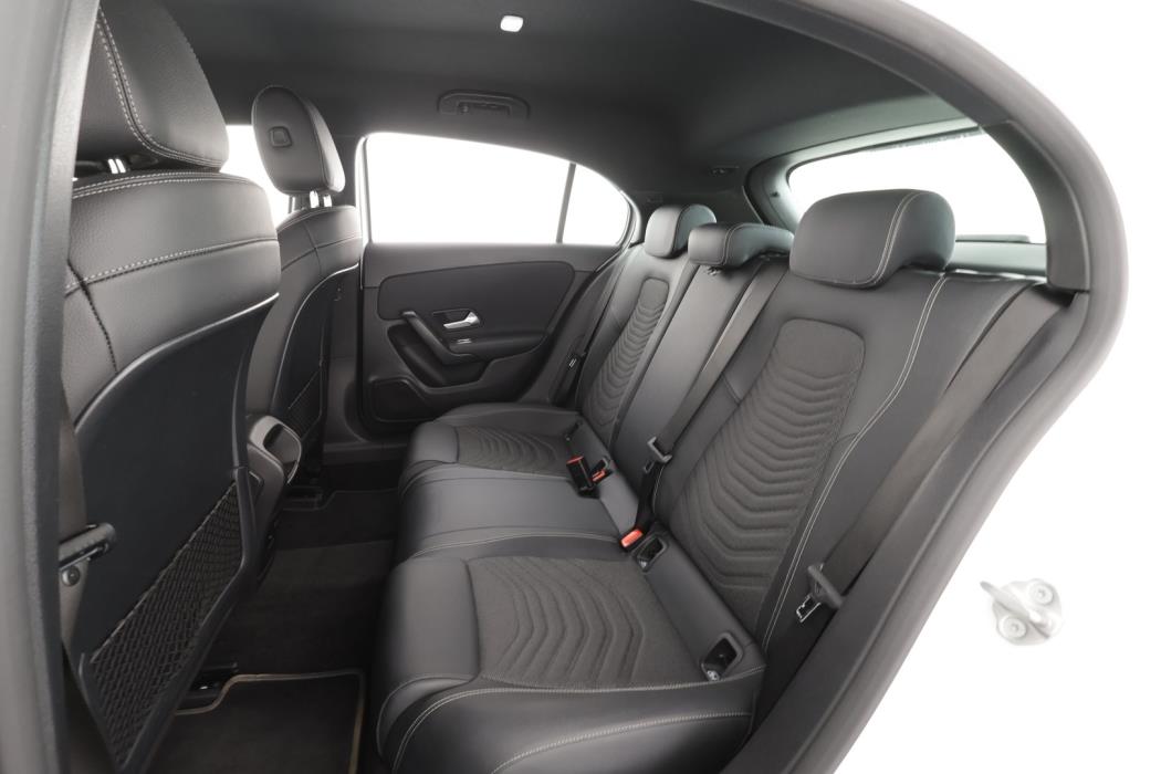 MERCEDES-BENZ A 2021