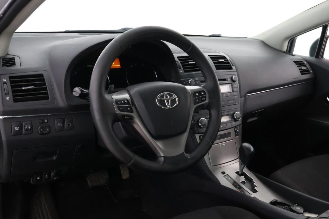 TOYOTA Avensis 2010