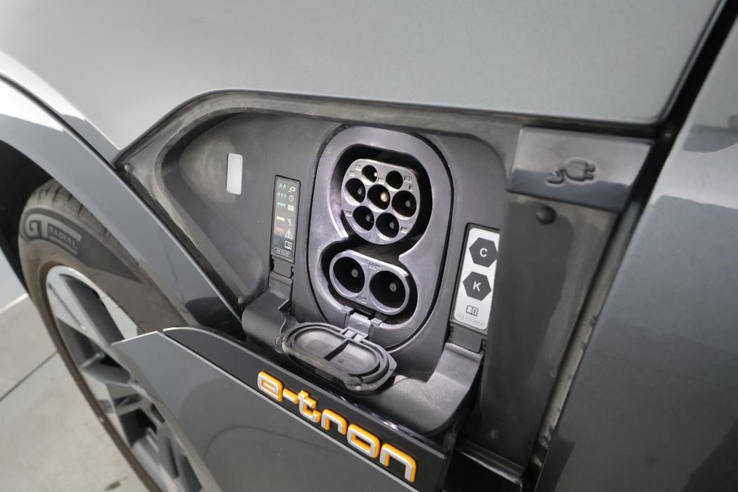 AUDI e-tron 2021