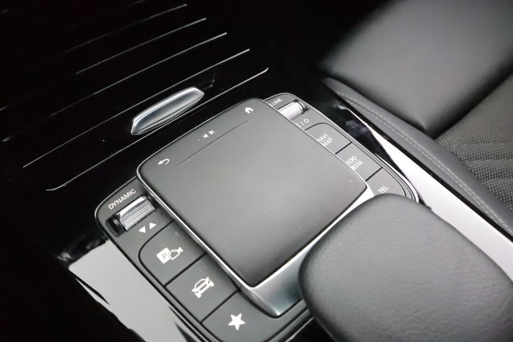 MERCEDES-BENZ A 2021