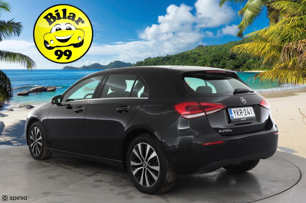 MERCEDES-BENZ A 2021