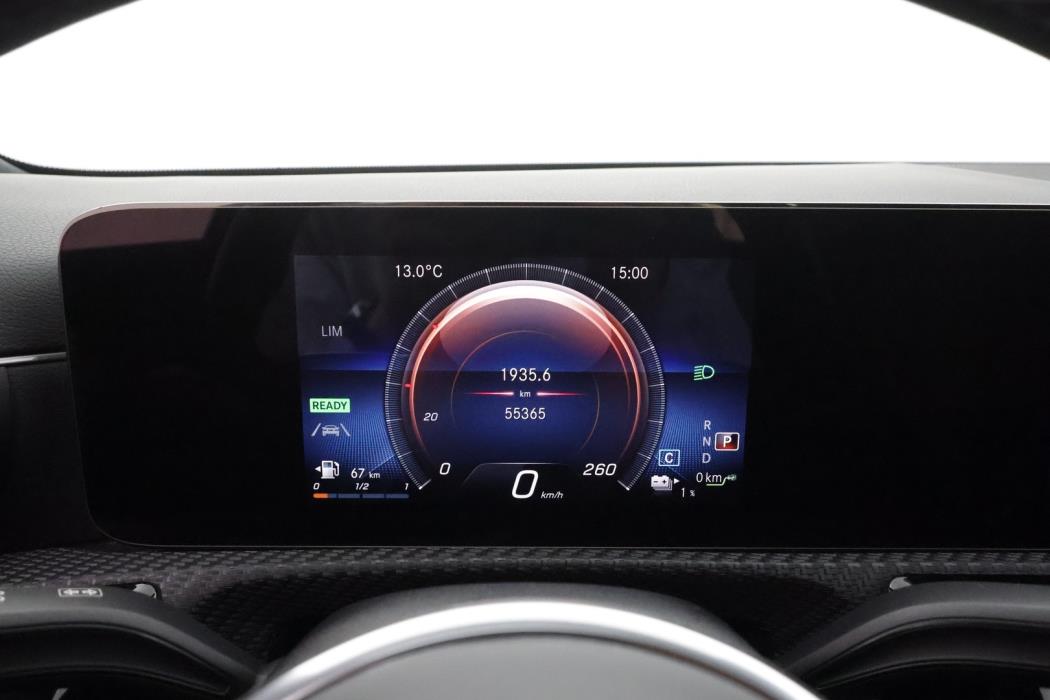 MERCEDES-BENZ A 2021