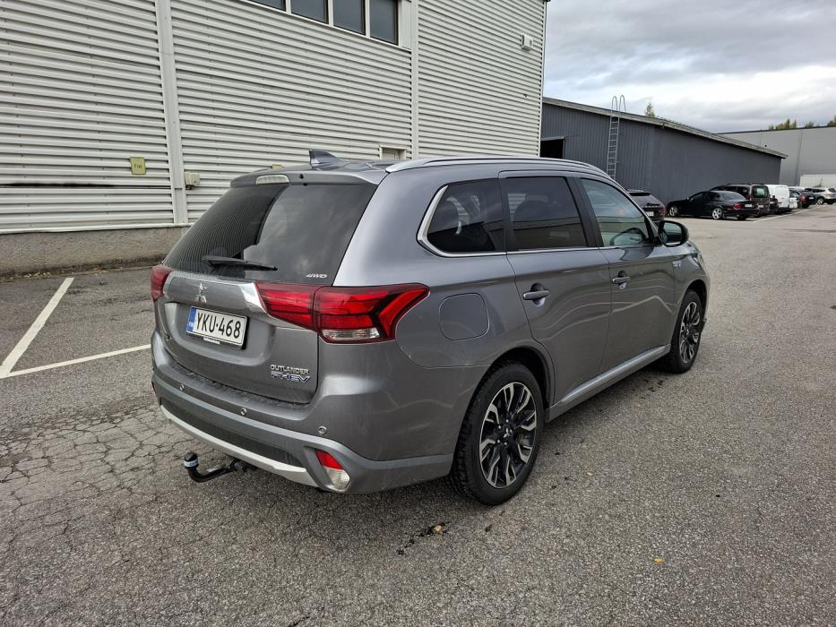 MITSUBISHI OUTLANDER PHEV 2016