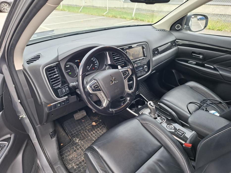 MITSUBISHI OUTLANDER PHEV 2016