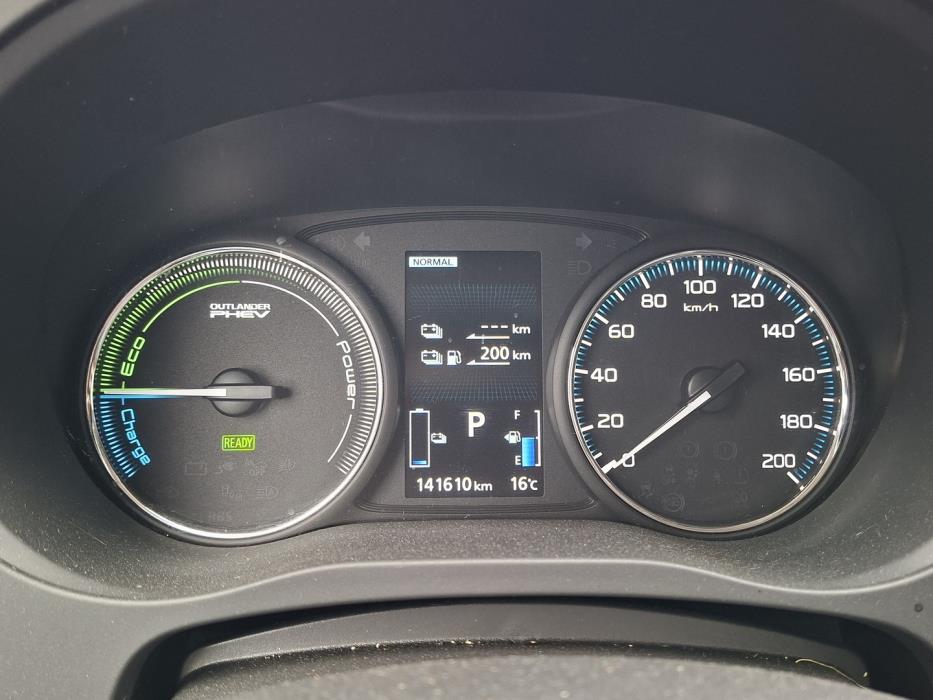 MITSUBISHI OUTLANDER PHEV 2016