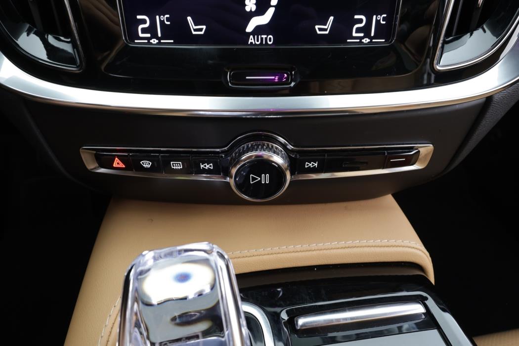 VOLVO V60 2022