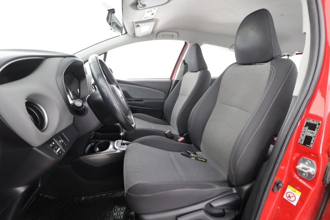 TOYOTA Yaris 2016