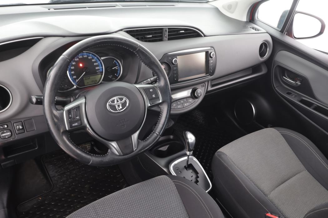 TOYOTA Yaris 2016