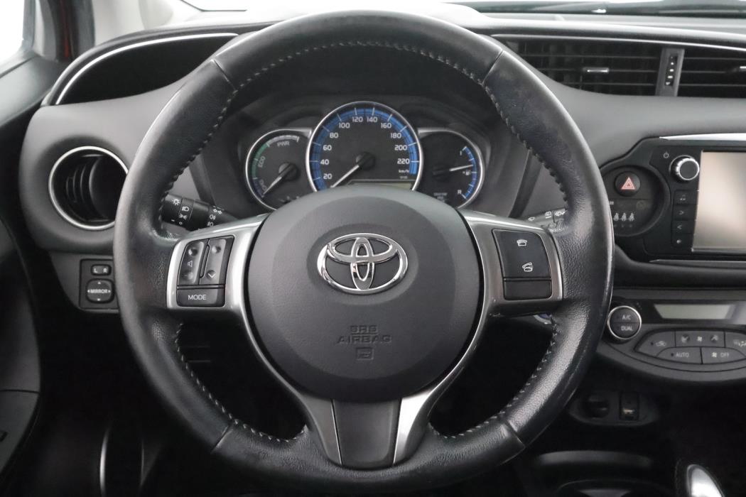 TOYOTA Yaris 2016