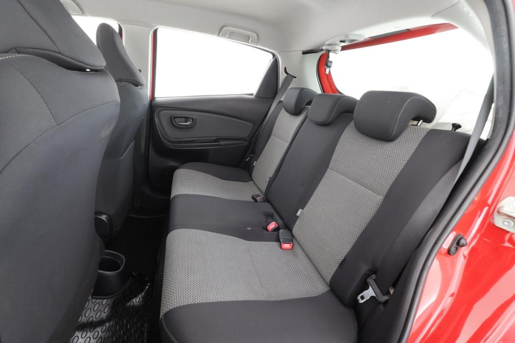TOYOTA Yaris 2016