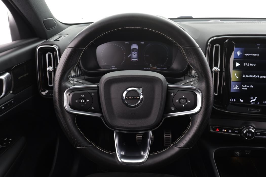 VOLVO XC40 2021