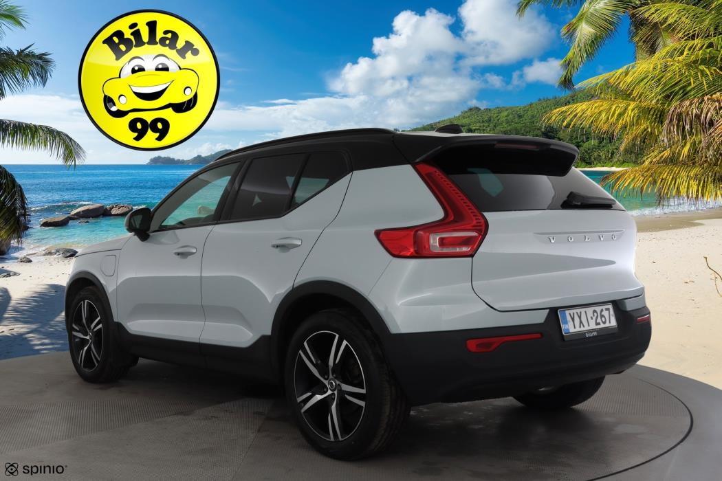 VOLVO XC40 2021