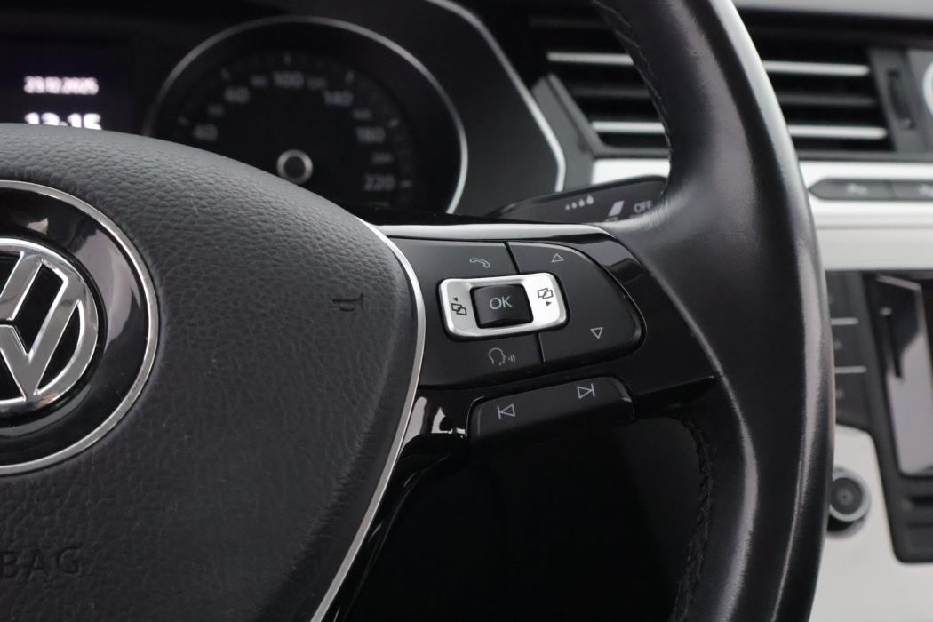 VOLKSWAGEN Passat 2016