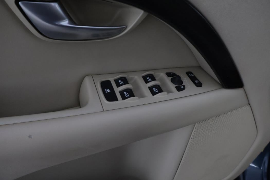 VOLVO V70 2008