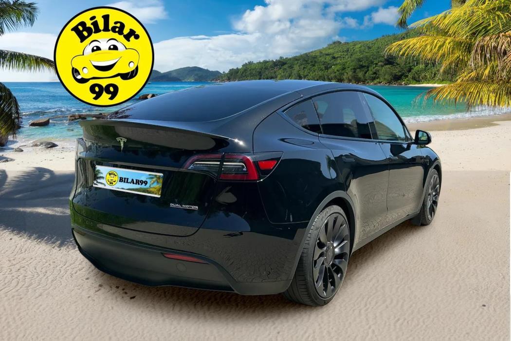 TESLA Model Y 2023