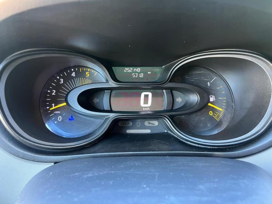 RENAULT Trafic Passenger 2015
