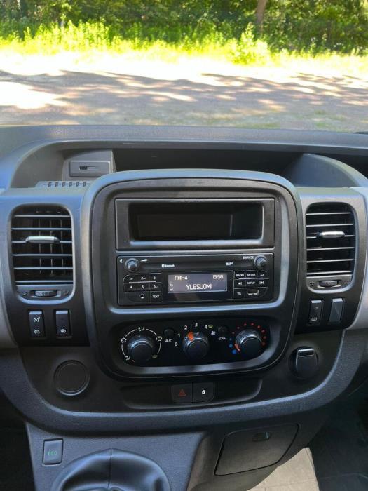 RENAULT Trafic Passenger 2015