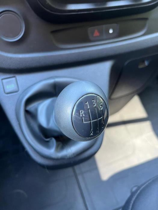 RENAULT Trafic Passenger 2015