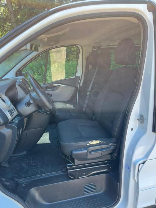 RENAULT Trafic Passenger 2015