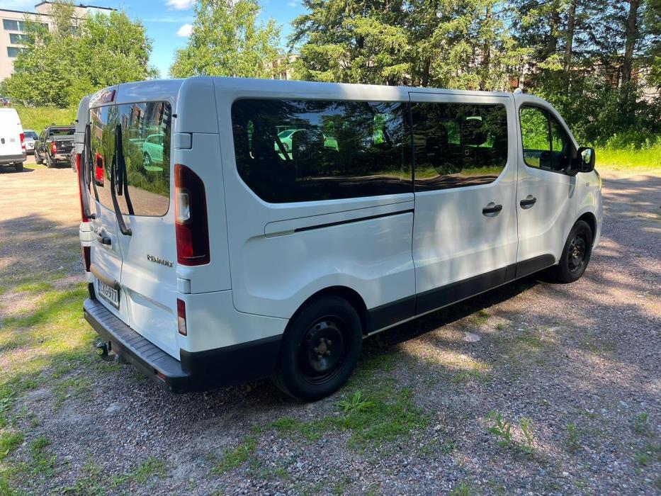 RENAULT Trafic Passenger 2015