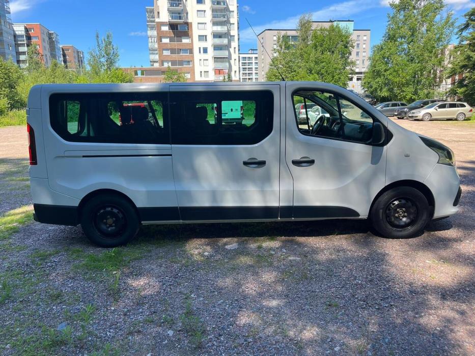 RENAULT Trafic Passenger 2015