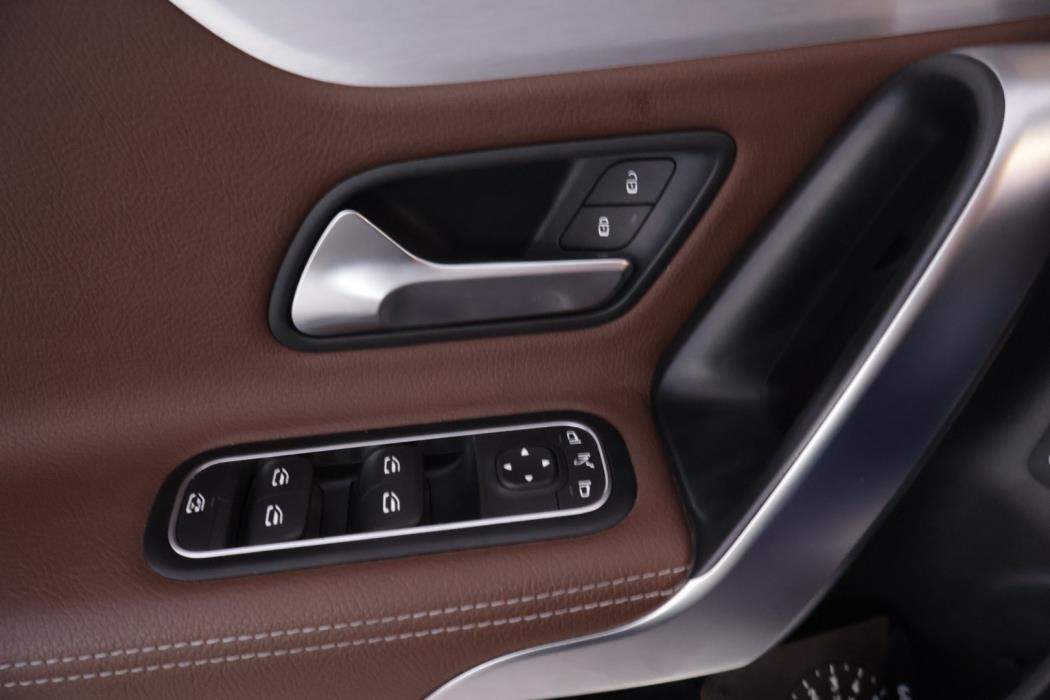 MERCEDES-BENZ CLA 2019