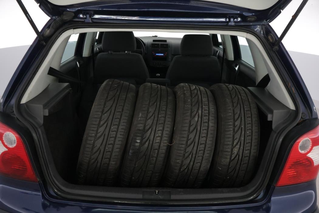 VOLKSWAGEN Polo 2005