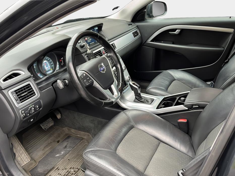 VOLVO V70 2015