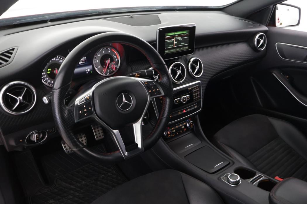 MERCEDES-BENZ A 2014