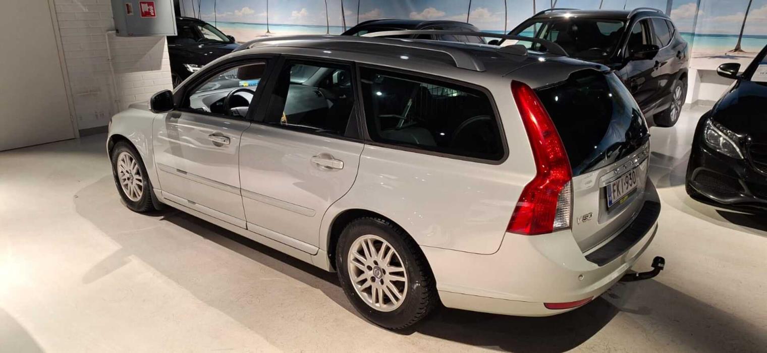 VOLVO V50 2011