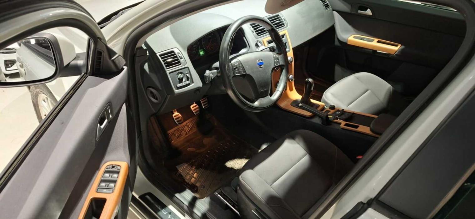 VOLVO V50 2011
