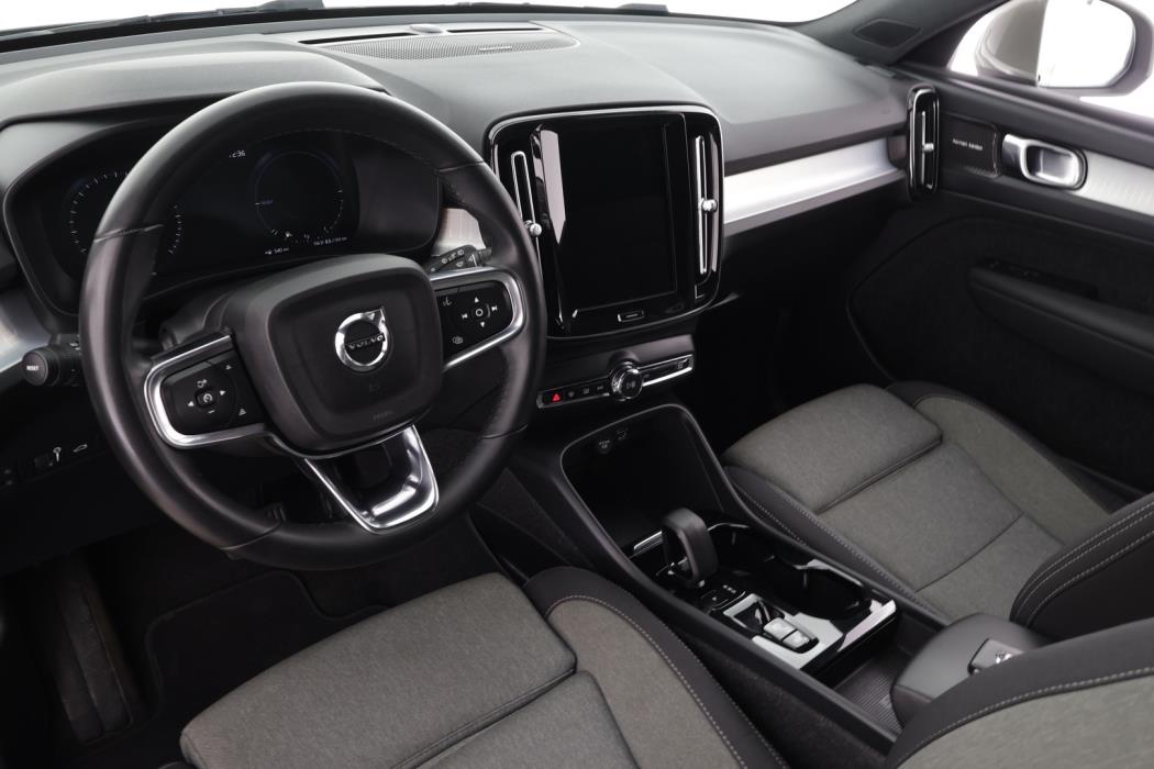 VOLVO XC40 2023