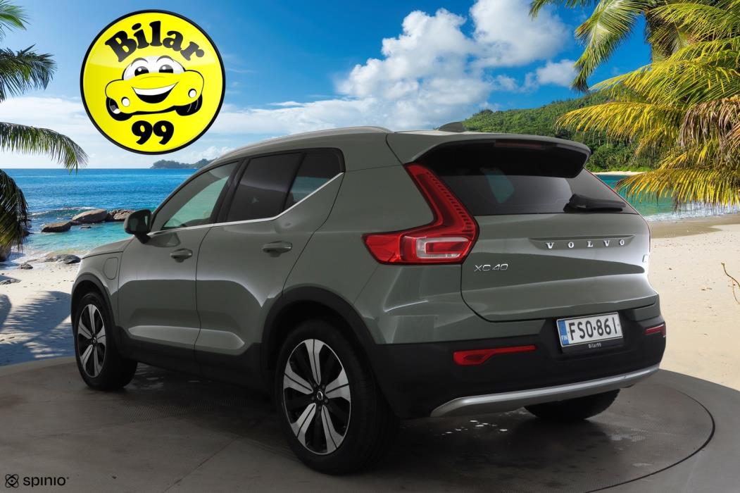 VOLVO XC40 2023