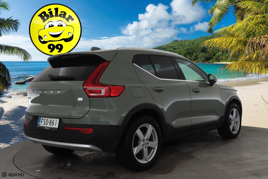 VOLVO XC40 2023