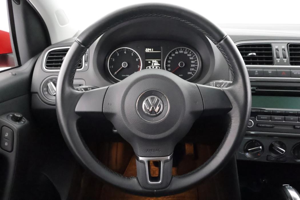 VOLKSWAGEN Polo 2011
