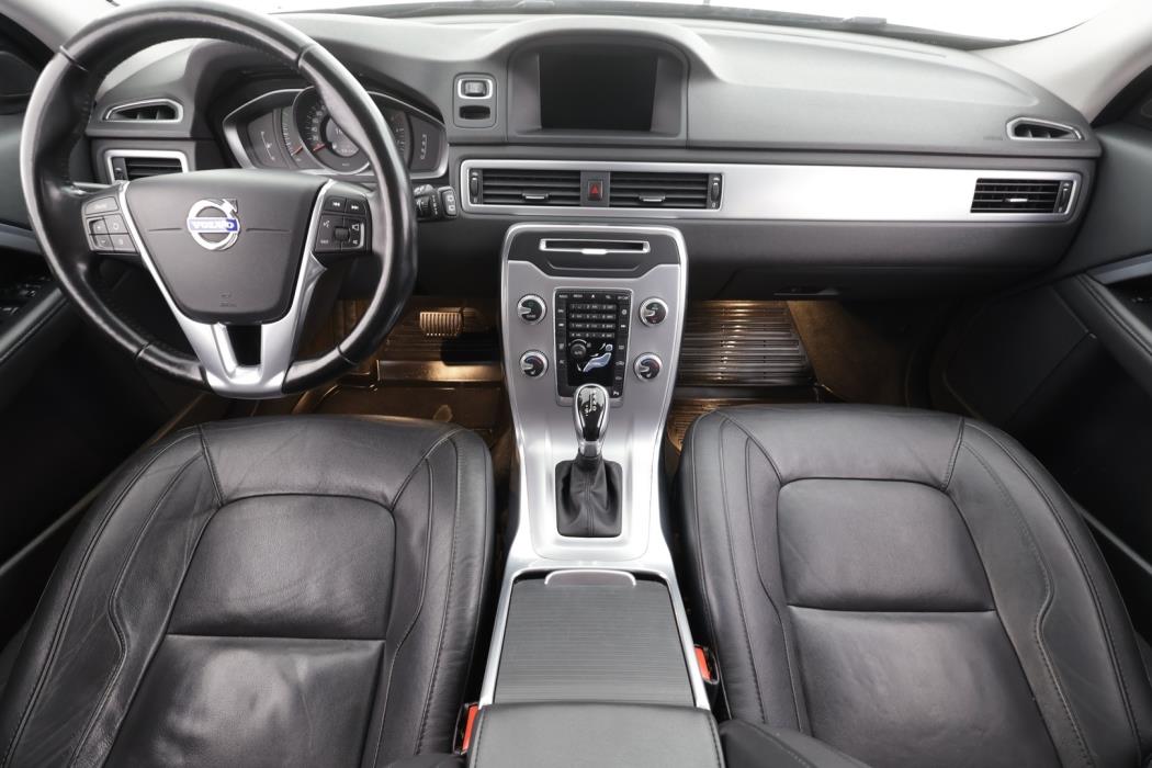 VOLVO V70 2015