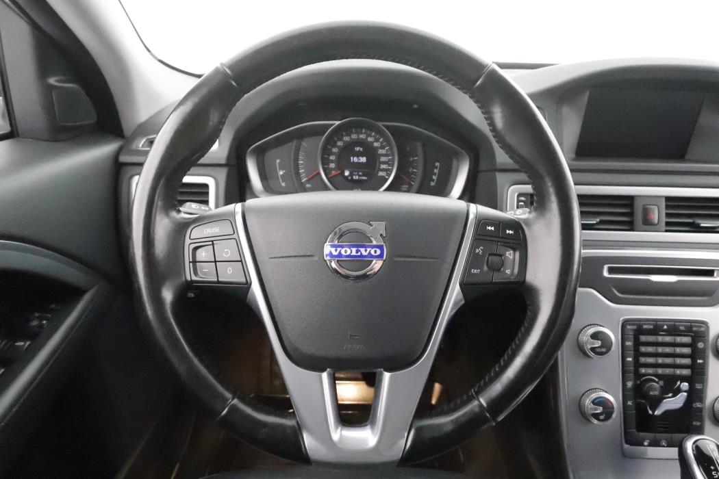 VOLVO V70 2015