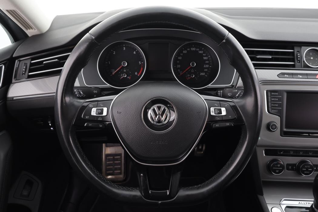 VOLKSWAGEN Passat 2016