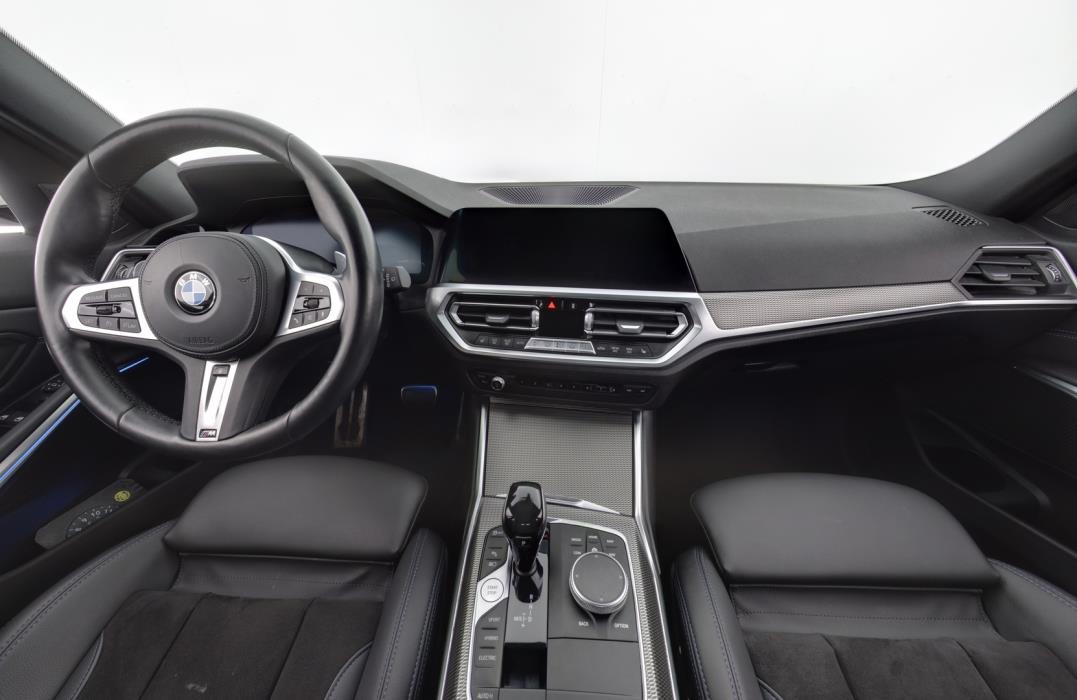 BMW 330 2021
