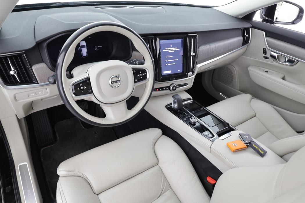VOLVO V90 2023