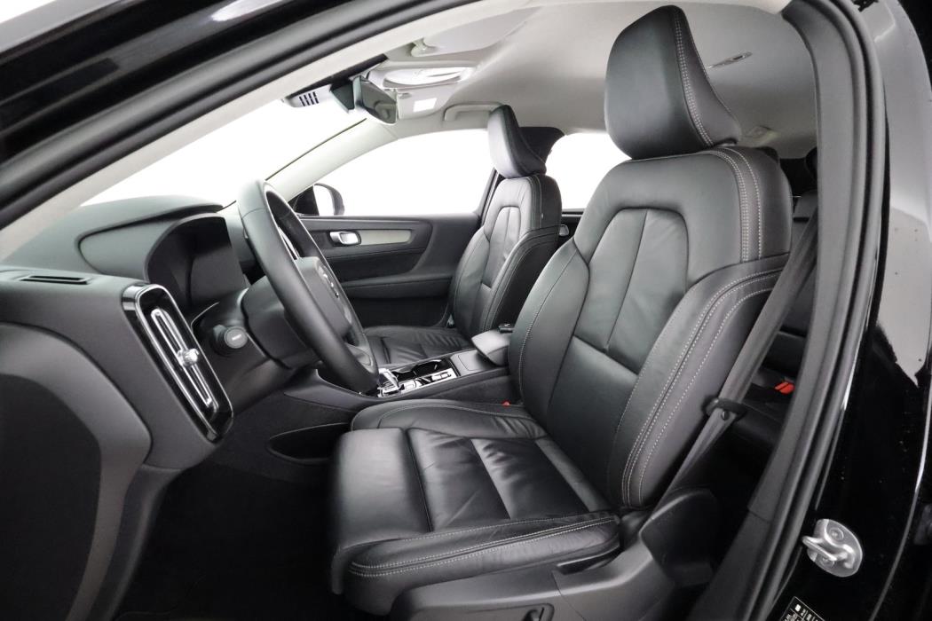 VOLVO XC40 2023